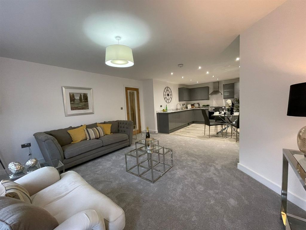 Property photo 2 of 13 Berkley Court Showroom 8.Jpg