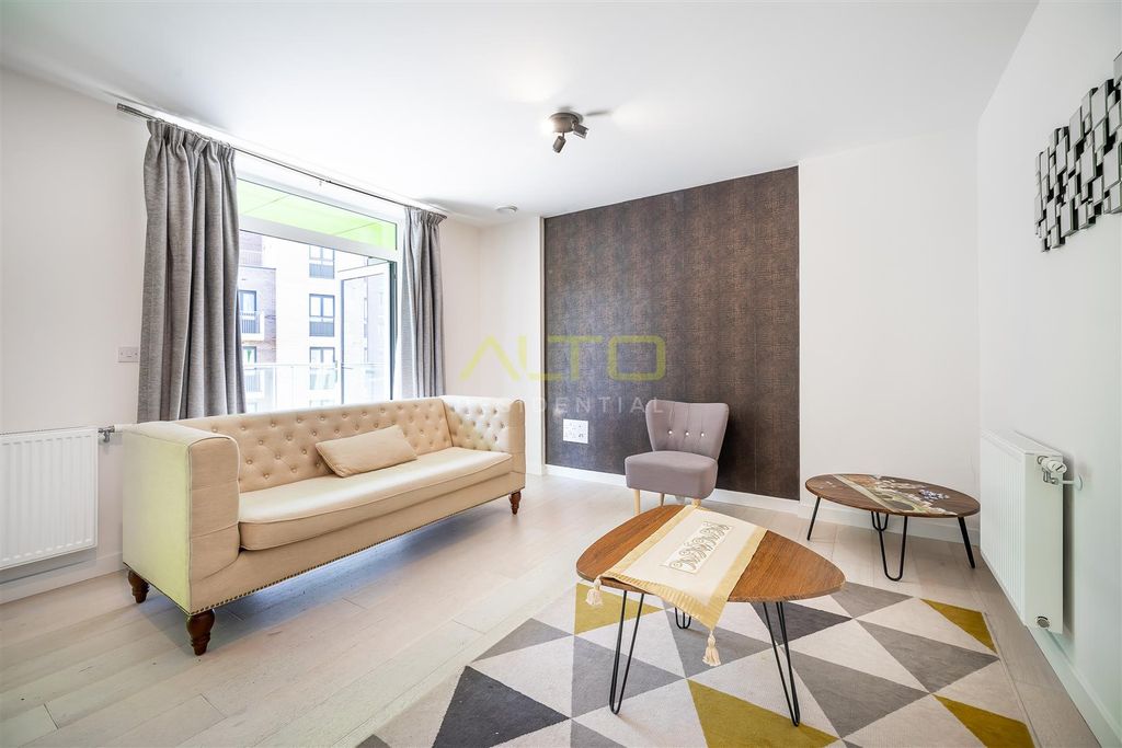 Property photo 1 of 12 Lounge
