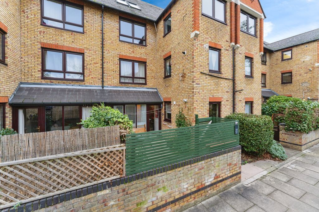 Property photo 2 of 15 Private Entrance