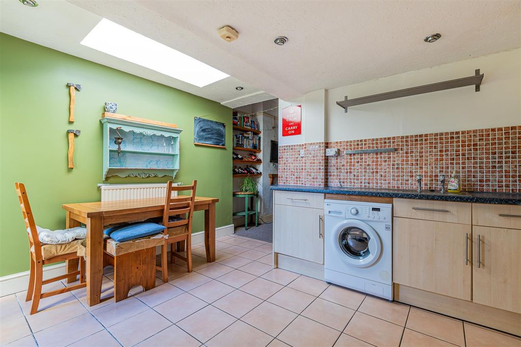 Property photo 2 of 19 Summerfield Avenue 40-12.Jpg