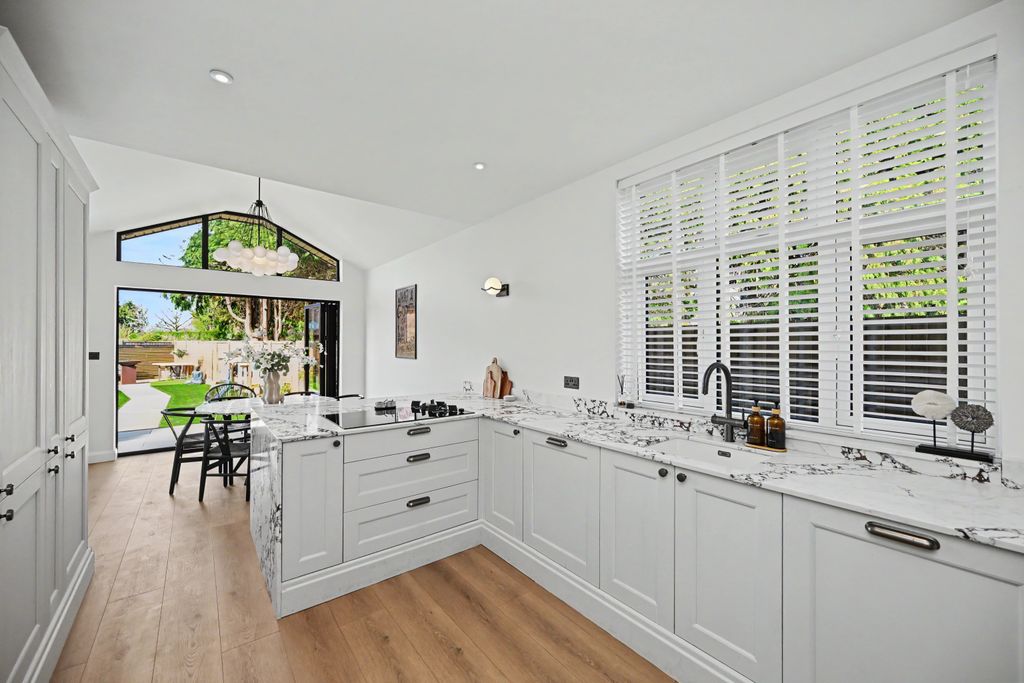 Property photo 3 of 25