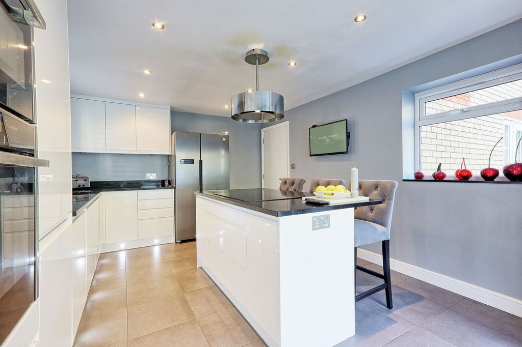 Property photo 3 of 52