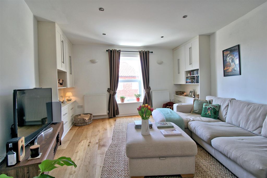 Property photo 2 of 20 Lounge