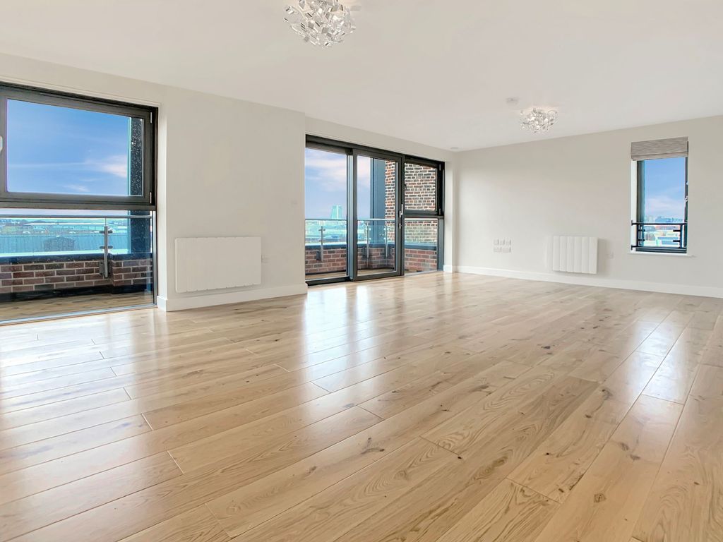 Property photo 1 of 20 Unfurnished Living Room