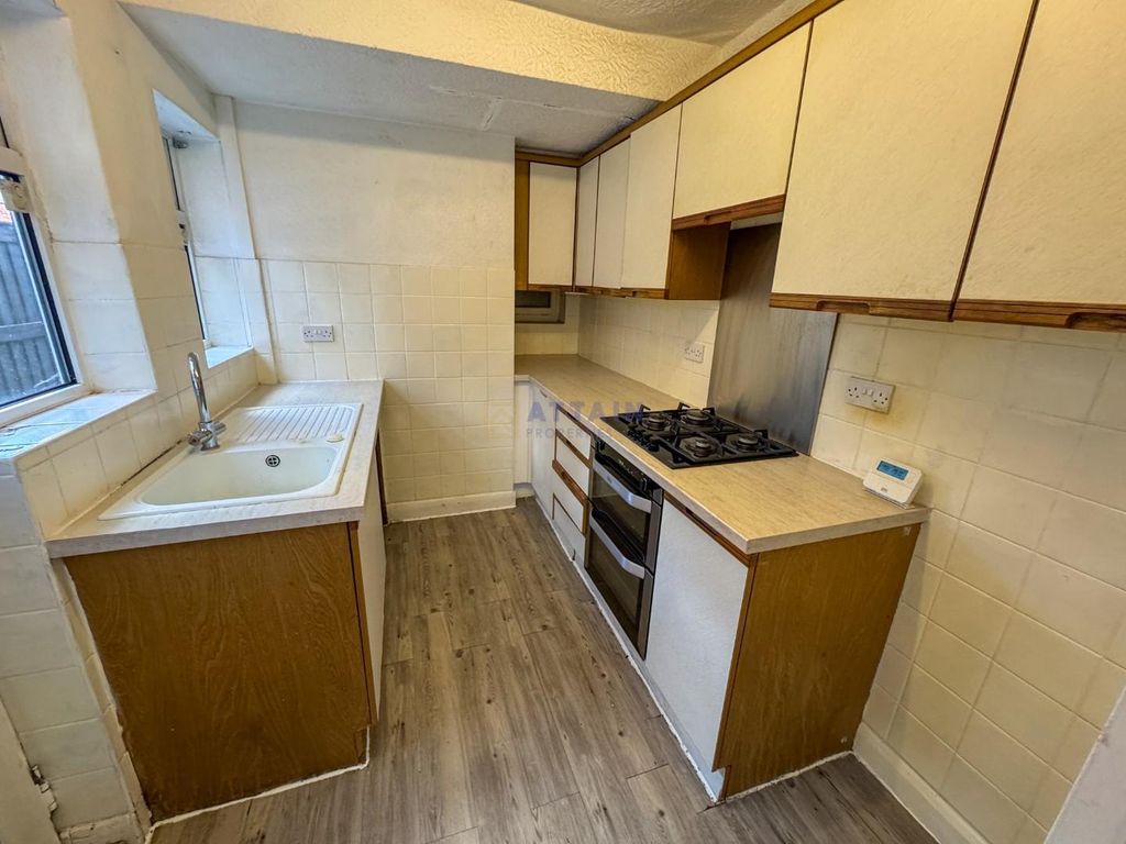 Property photo 2 of 8 Kitchen.Jpg
