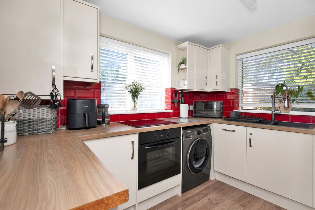 Property photo 2 of 17 Kitchen
