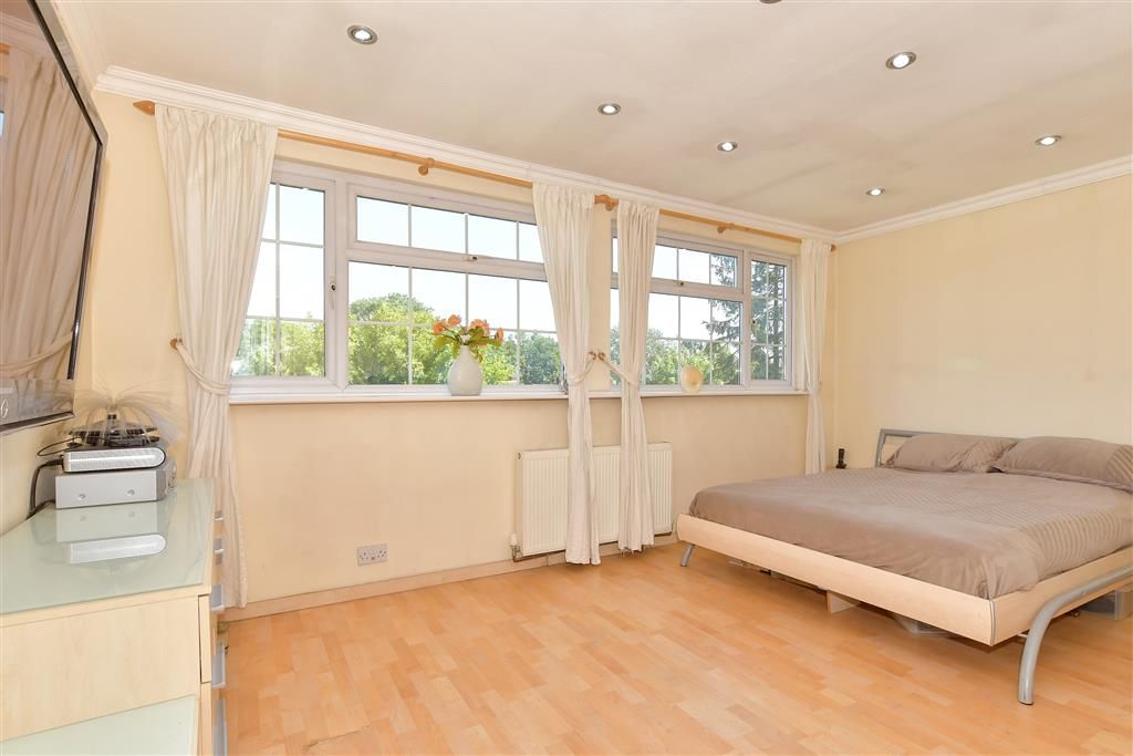 Property photo 2 of 10 Bedroom 1