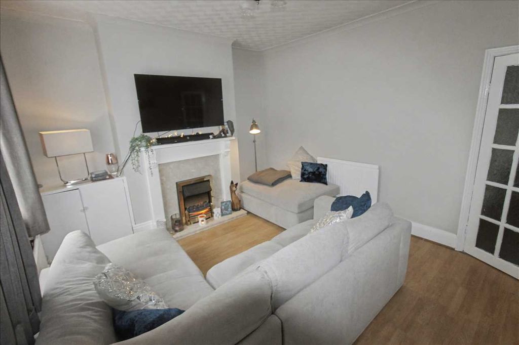 Property photo 2 of 16 Lounge