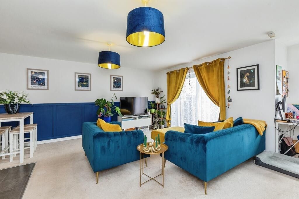 Property photo 3 of 9 Living Area