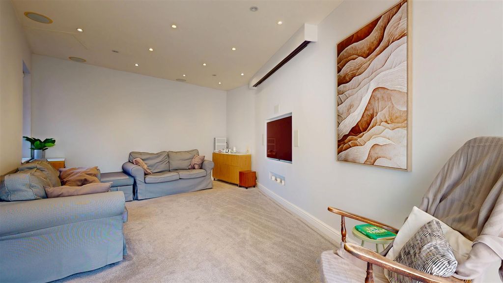 Property photo 3 of 19 03062026_134528.Jpg