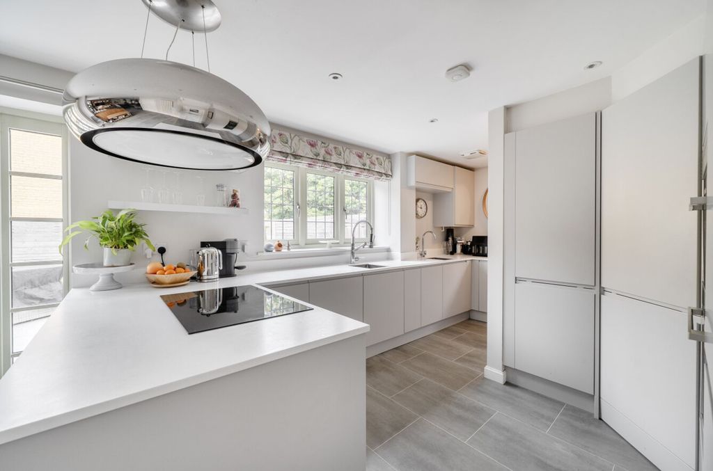 Property photo 2 of 23 Open-Plan Kitchen