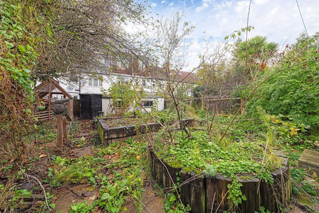 Property photo 3 of 16 Garden