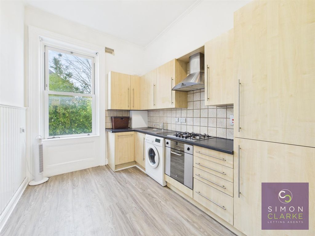 Property photo 3 of 8 Cam05425G0-Pr0155-Still006.Jpg