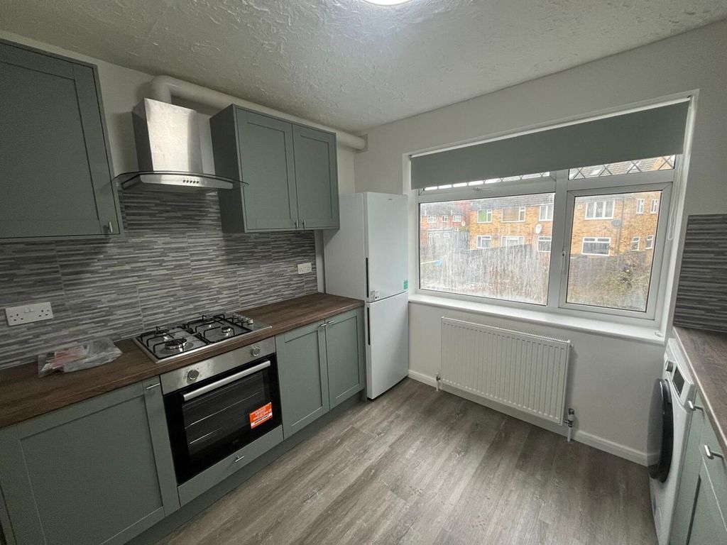 Property photo 2 of 9 Kitchen