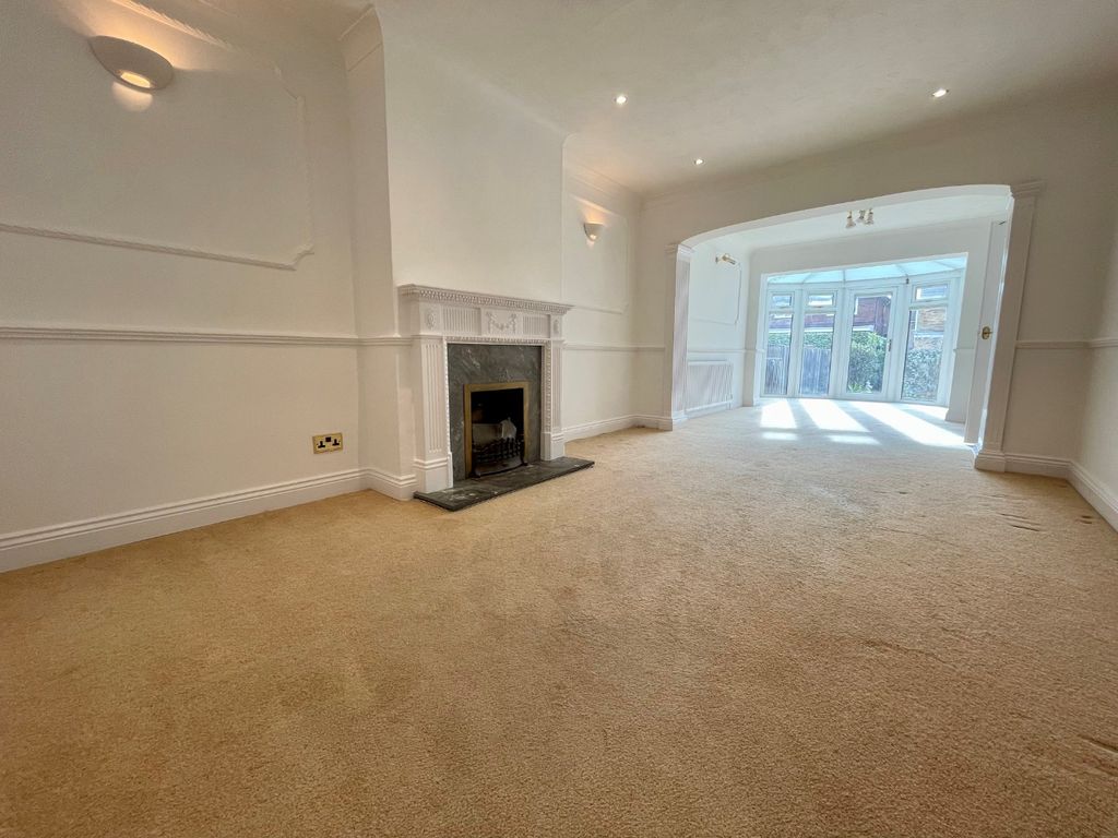 Property photo 2 of 10 3000412