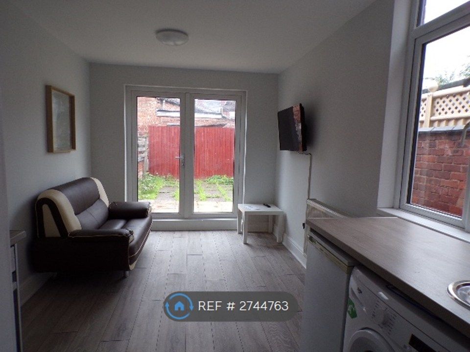 Property photo 2 of 14 Gf Flat - Living Room / Kitchen