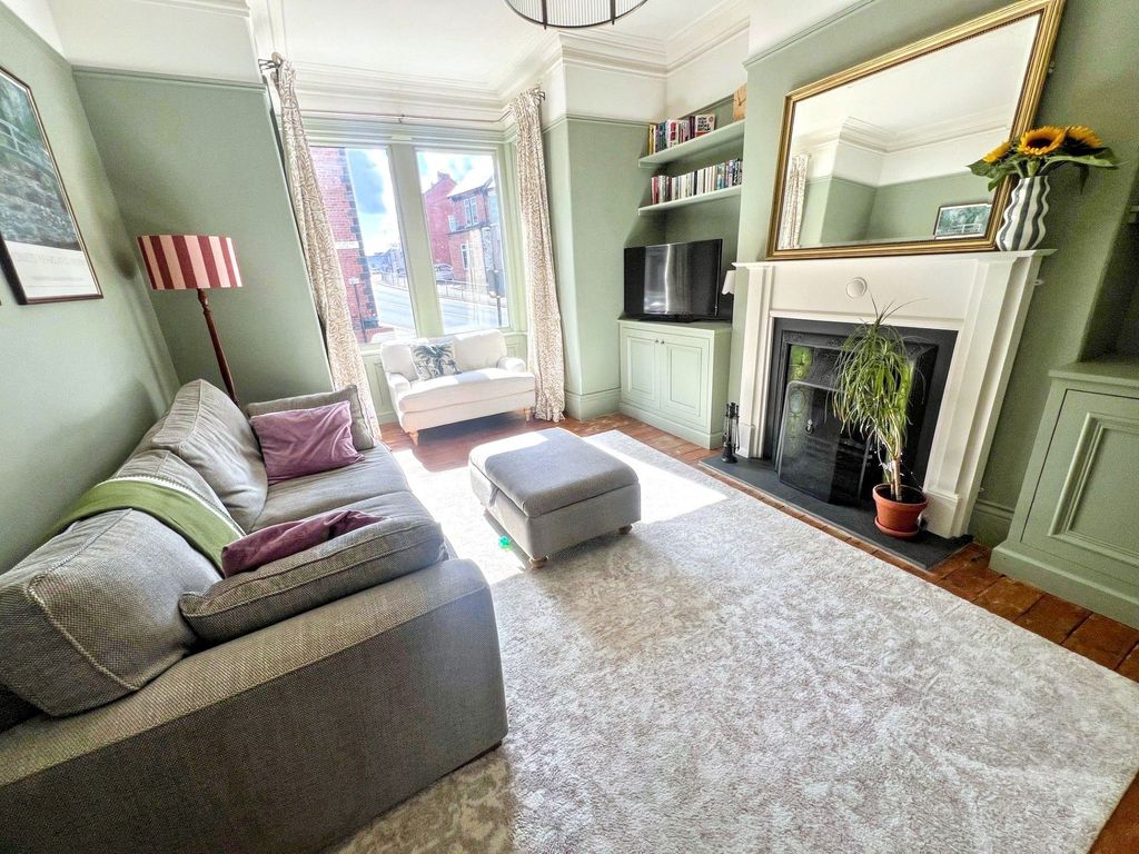 Property photo 2 of 18