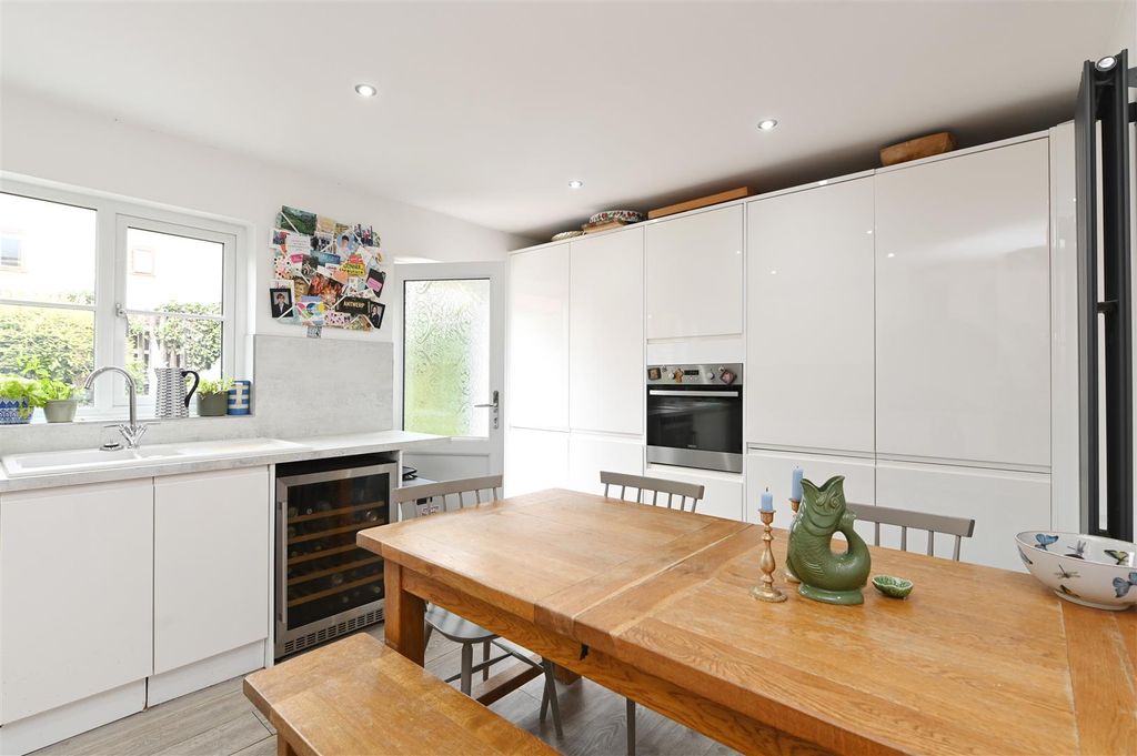 Property photo 3 of 12 Cumberlandmews008.Jpg