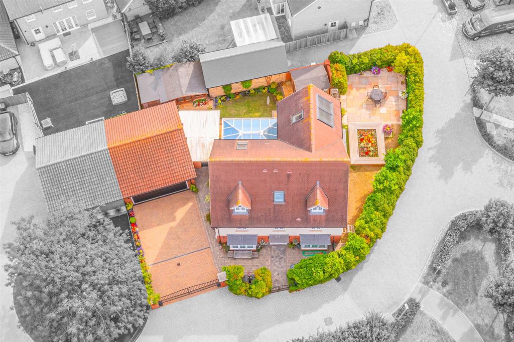 Property photo 2 of 31