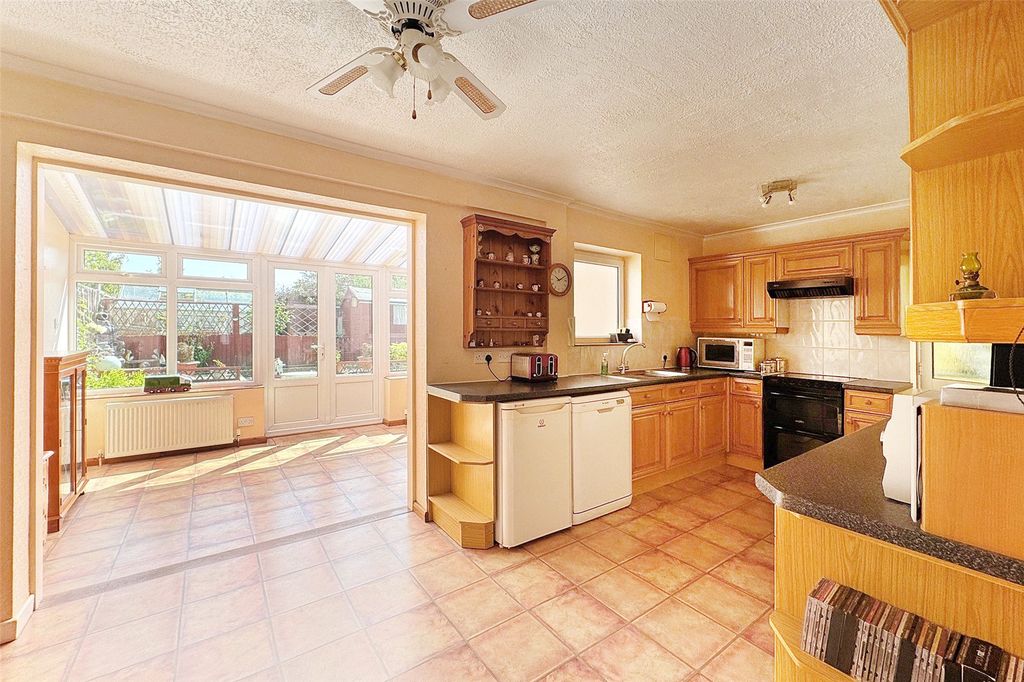 Property photo 2 of 13 Picture No. 16
