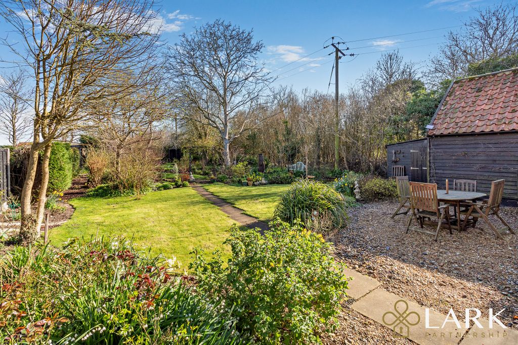 Property photo 3 of 20 8682638-Exteriorwm06-800