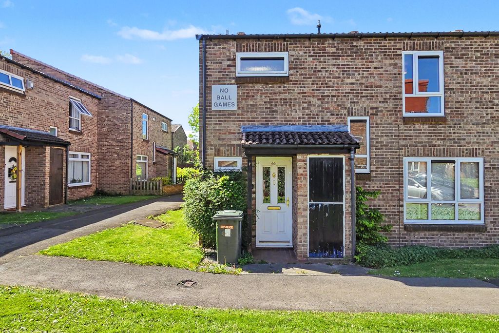 Property photo 1 of 17 66 Buckshaw Hall Close, Astley Village, Chorley, Lancashire, Pr7 1Sy