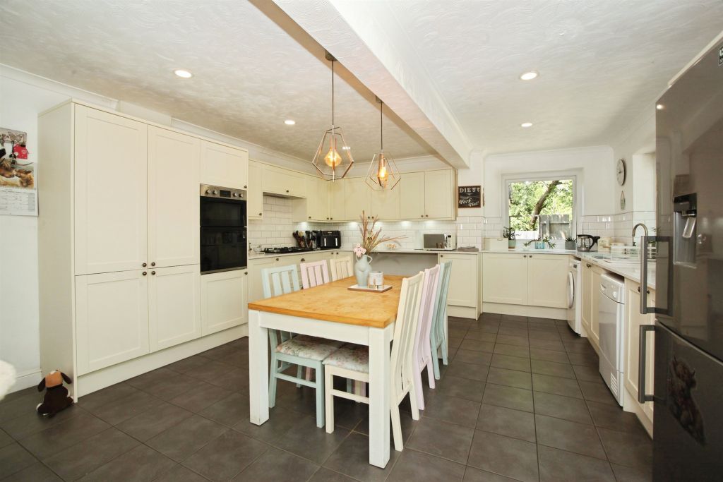 Property photo 3 of 28