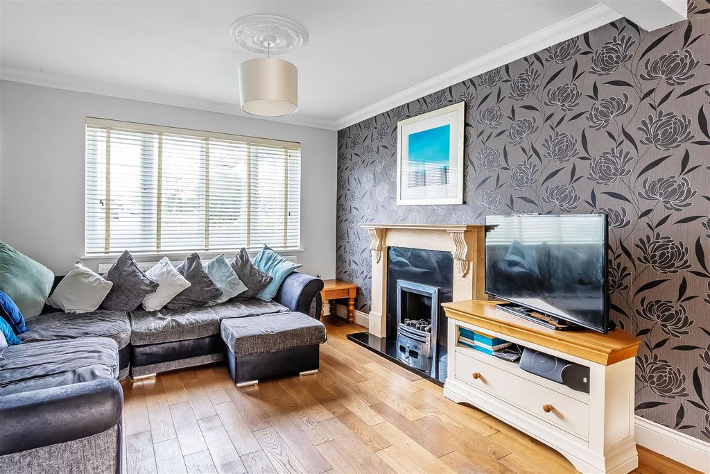 Property photo 3 of 24 20-Kingsdown-Road-14.Jpg