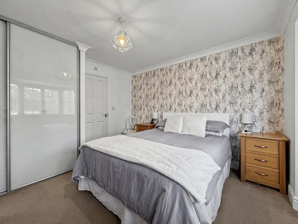 Property photo 2 of 27