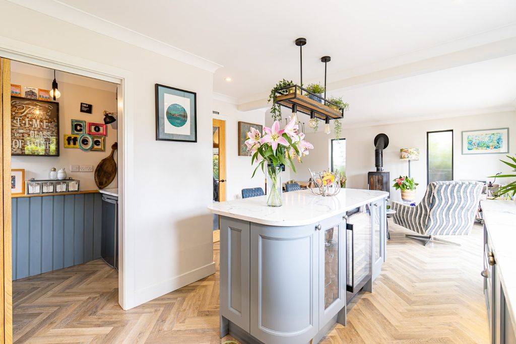 Property photo 3 of 38 5319476