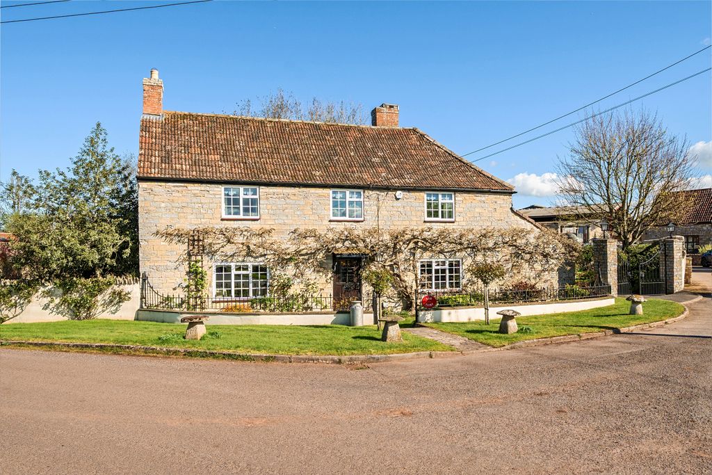 Property photo 1 of 24 .