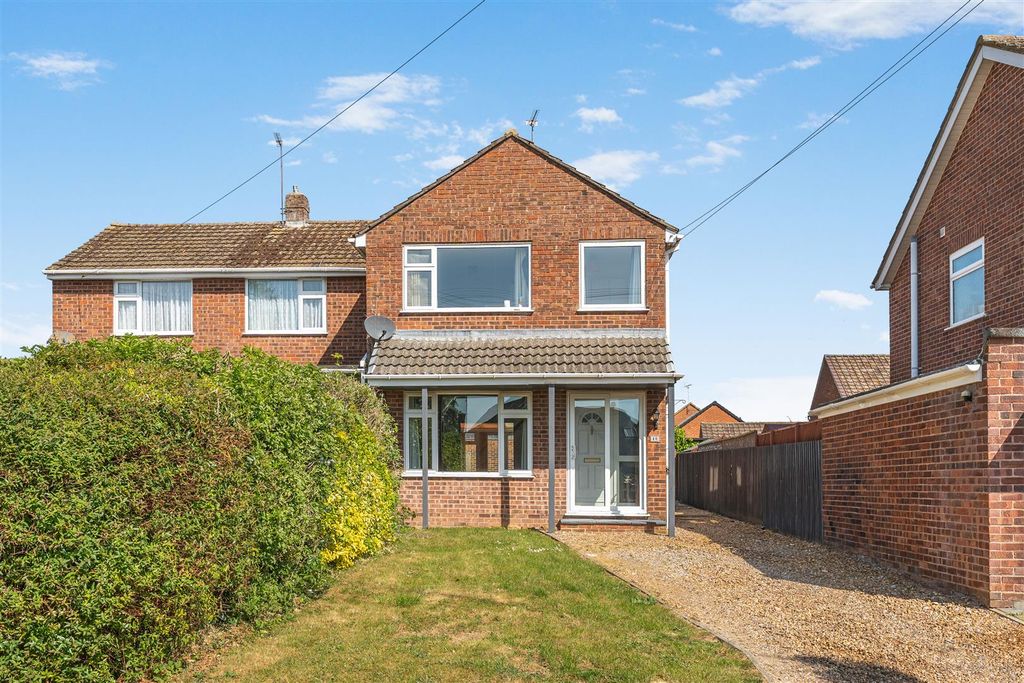 Property photo 1 of 11 40 Riley Drive, Banbury-4.Jpg