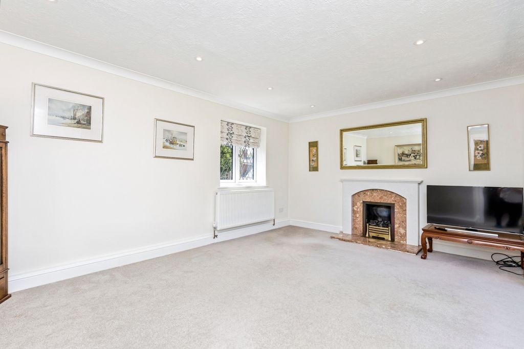 Property photo 2 of 21