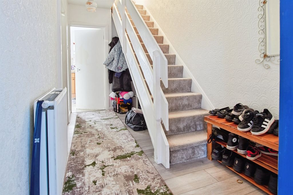 Property photo 2 of 20