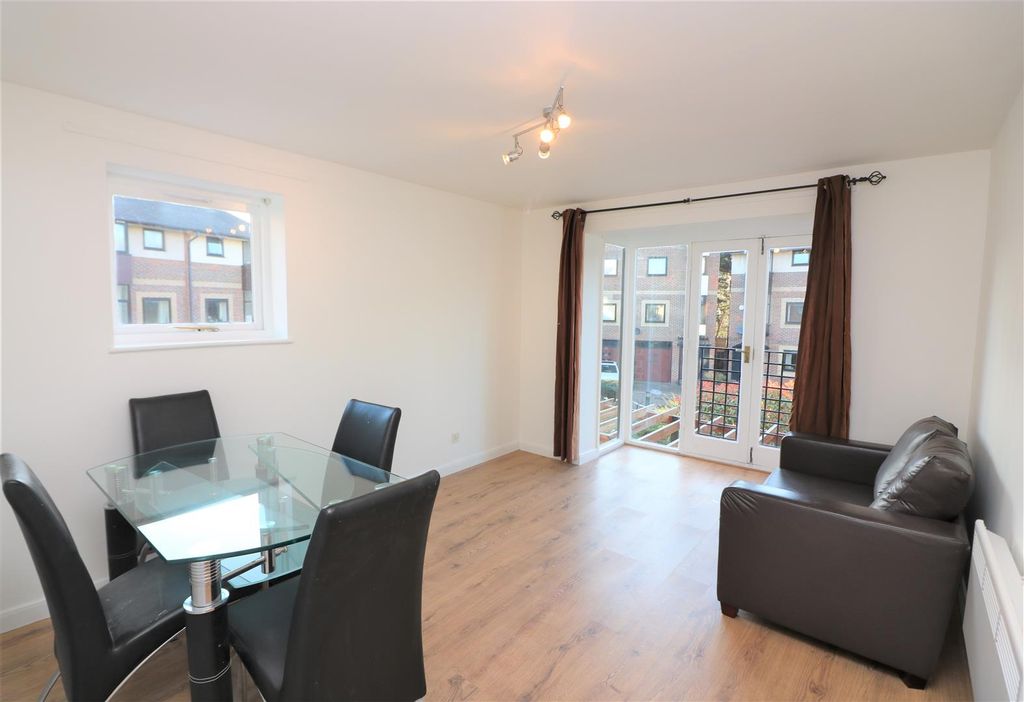 Property photo 1 of 7 Barnfield Place.Jpg