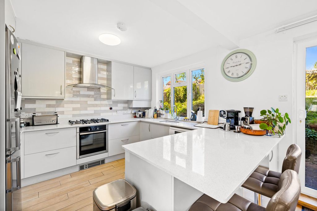 Property photo 1 of 17 Kitchen