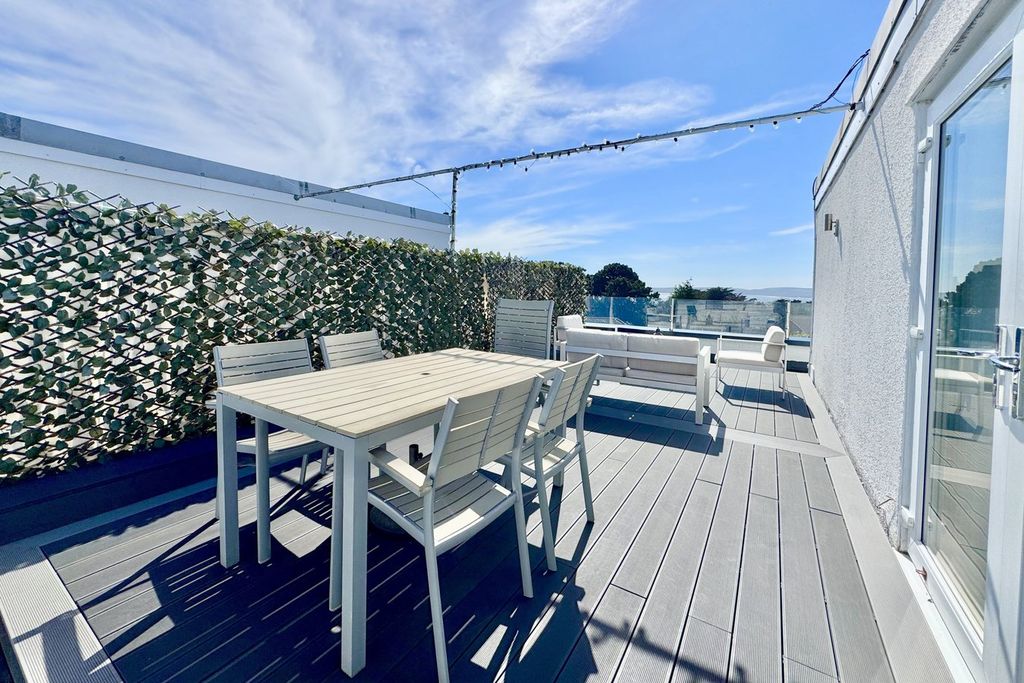 Property photo 3 of 28