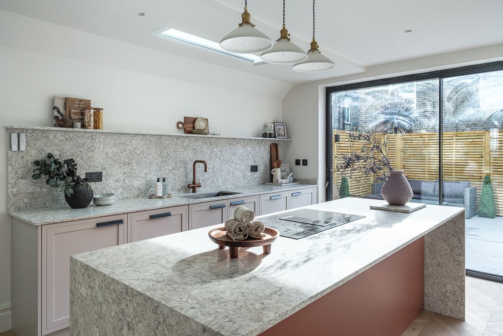 Property photo 3 of 32