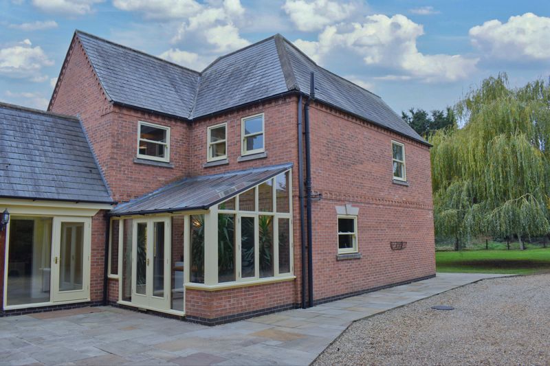 Property photo 3 of 27 Side