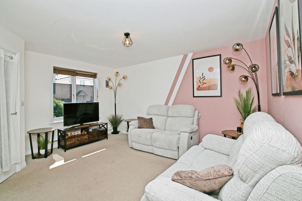 Property photo 2 of 17 Photo