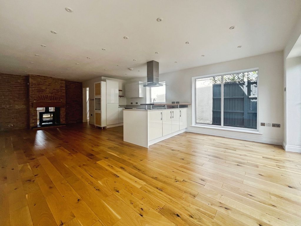 Property photo 3 of 20 Pbox-Img.Jpg