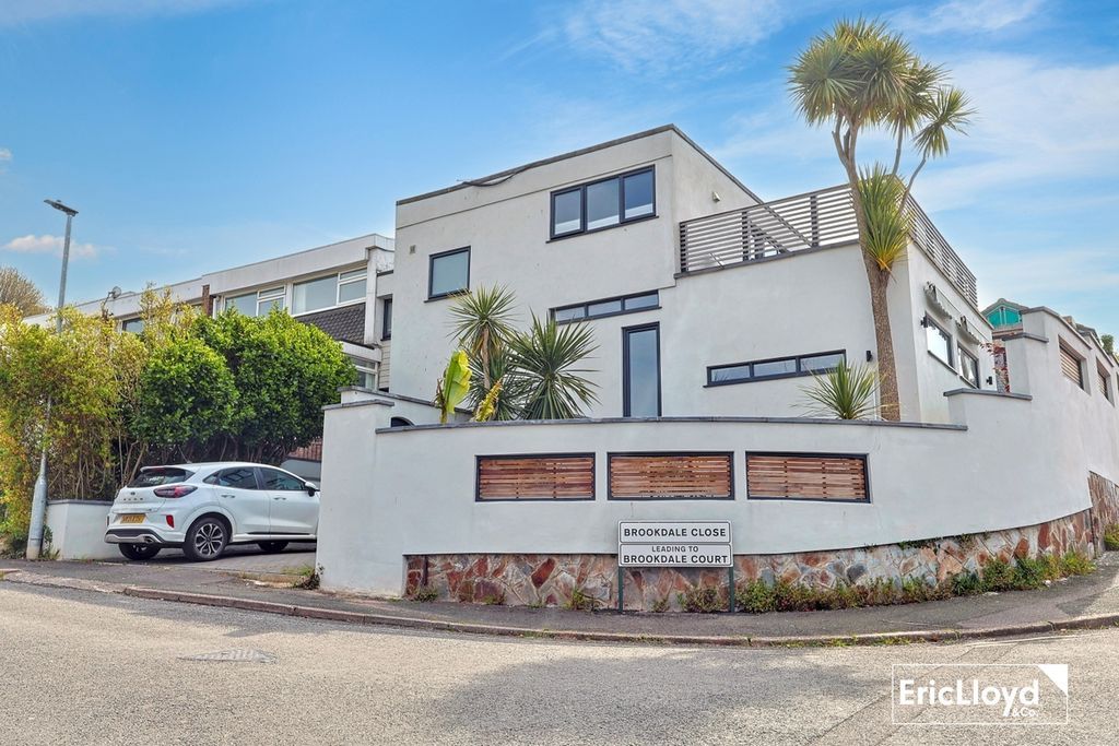 Property photo 1 of 34 Photo 24