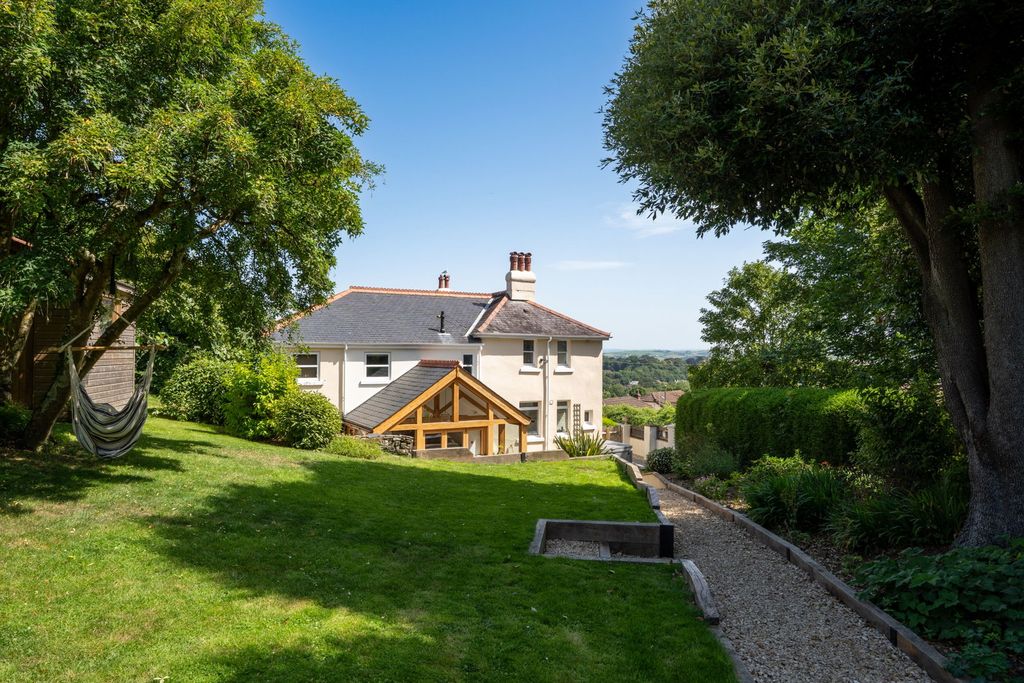 Property photo 2 of 51
