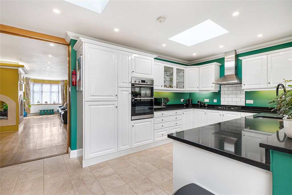 Property photo 3 of 18 Kitchen