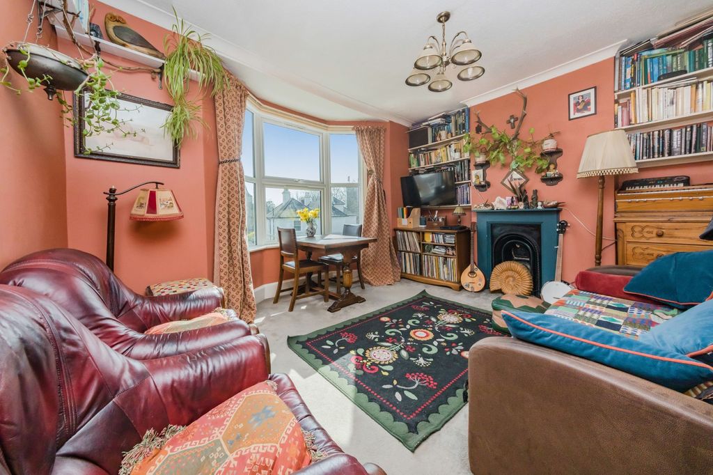 Property photo 3 of 12