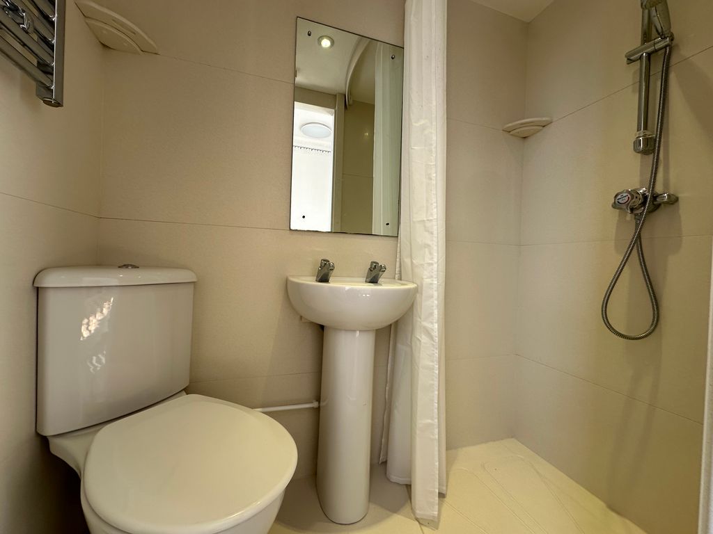 Property photo 3 of 9 3