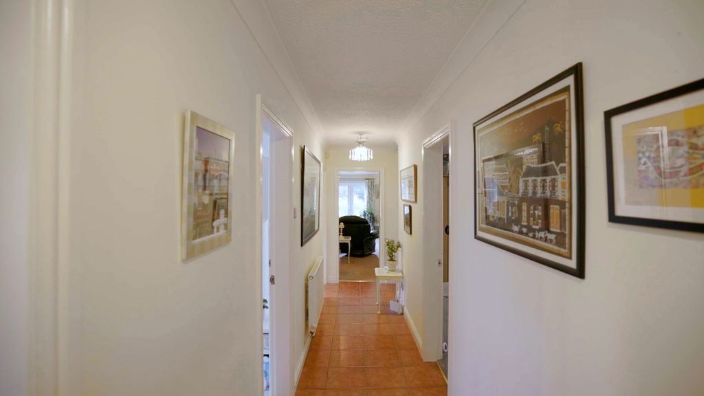 Property photo 2 of 28