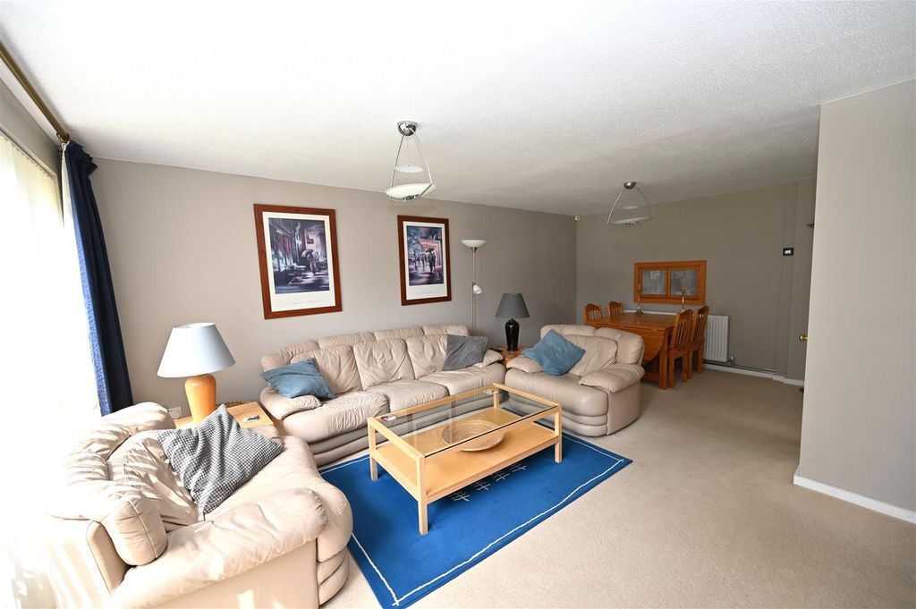 Property photo 2 of 23 Lounge 2.Jpg