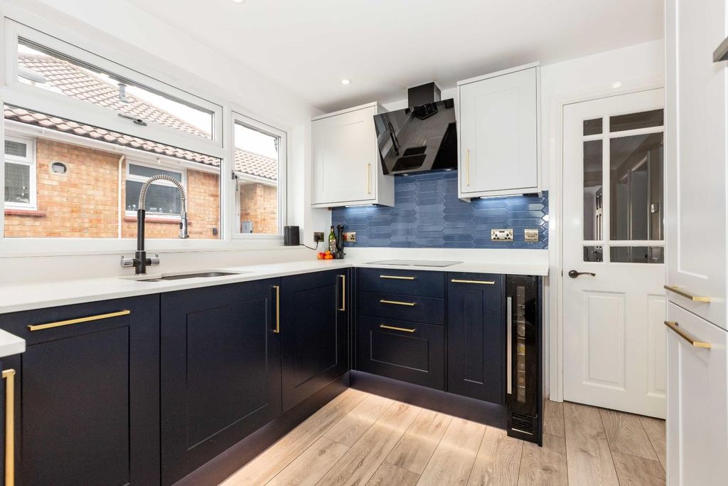 Property photo 3 of 26 Meadowview-18.Jpg