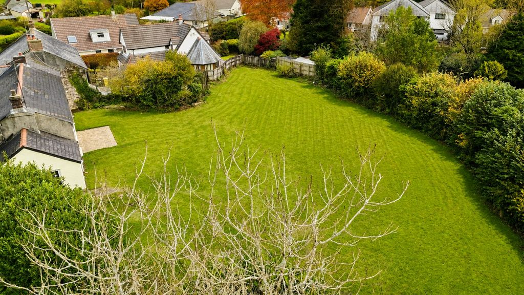 Property photo 2 of 8 9d67Ebb4-3E43-40De-Be1B-1B6Ffaf28899